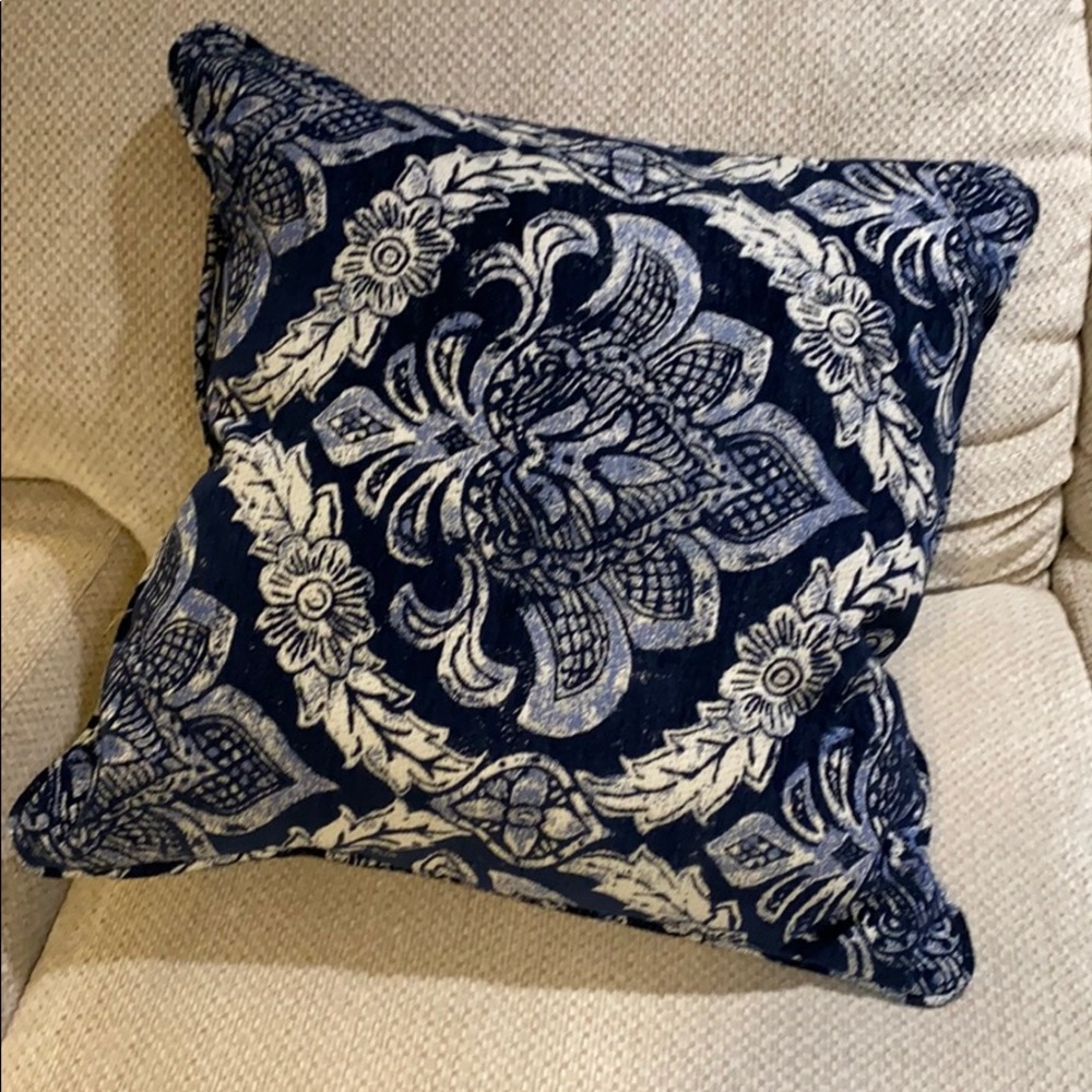 Brand new pillows, approx 20X20